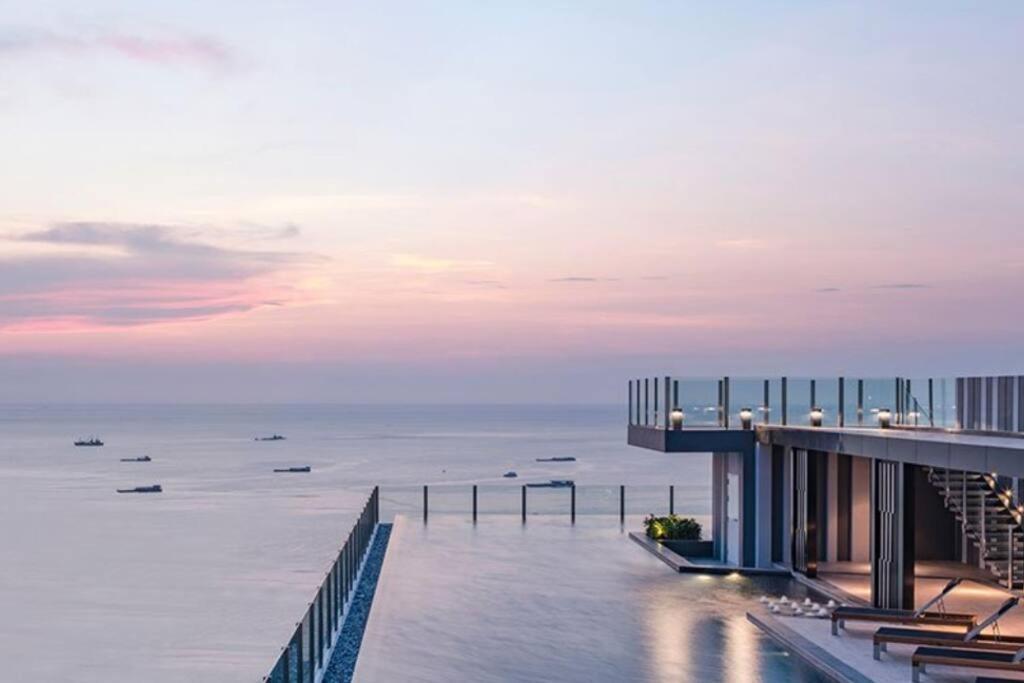 The Base Condo Center Of Pattaya Rooftop Swimming Pool Bagian luar foto