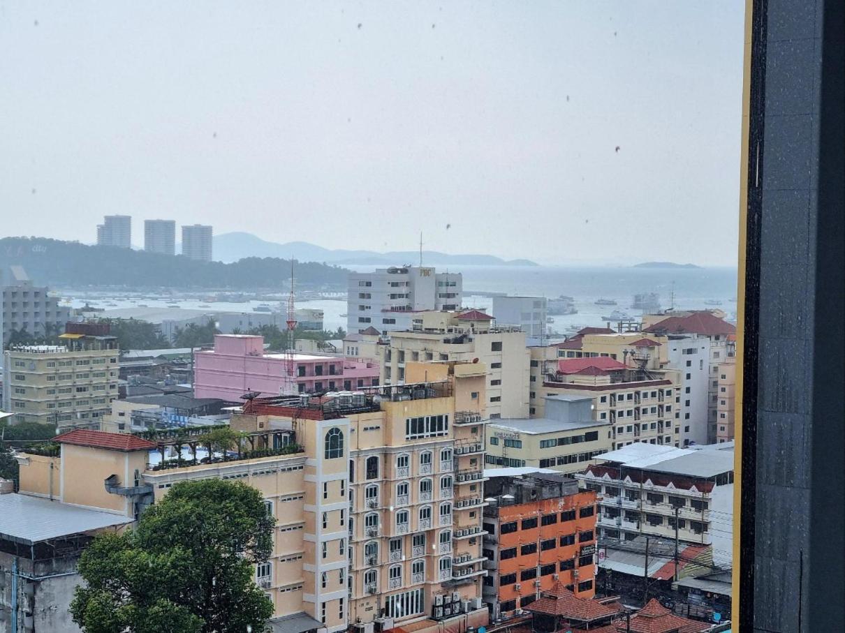 The Base Condo Center Of Pattaya Rooftop Swimming Pool Bagian luar foto