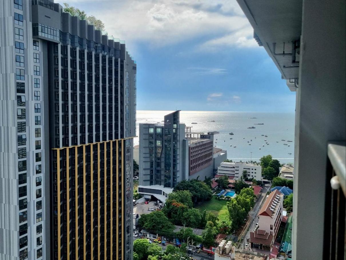 The Base Condo Center Of Pattaya Rooftop Swimming Pool Bagian luar foto