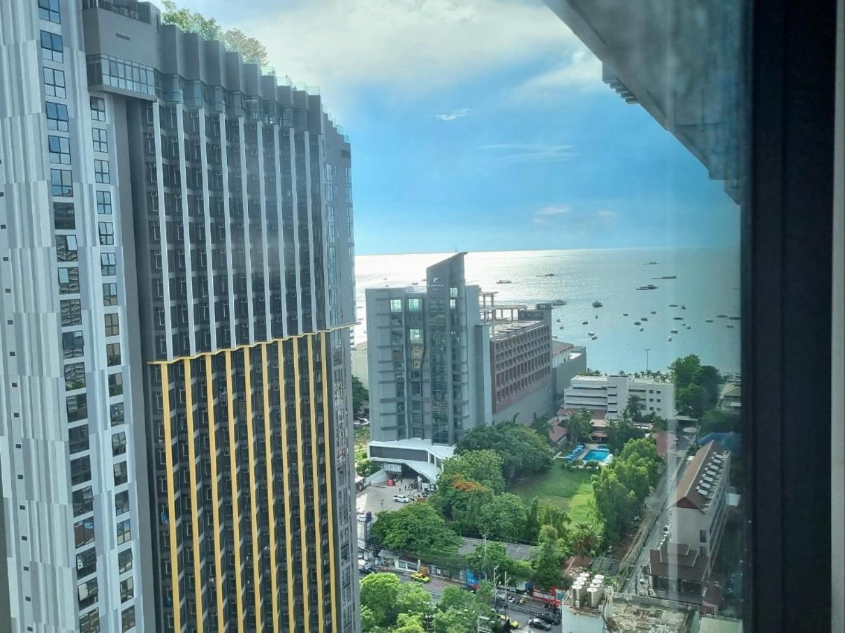 The Base Condo Center Of Pattaya Rooftop Swimming Pool Bagian luar foto