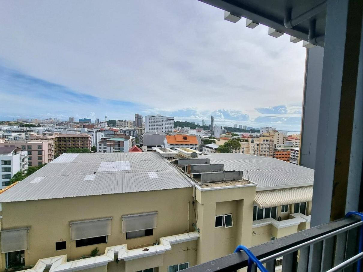 The Base Condo Center Of Pattaya Rooftop Swimming Pool Bagian luar foto