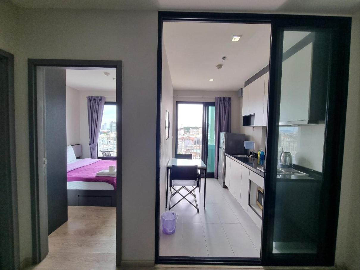 The Base Condo Center Of Pattaya Rooftop Swimming Pool Bagian luar foto