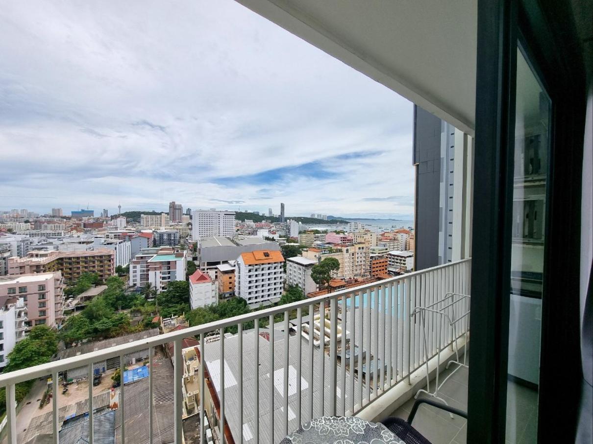 The Base Condo Center Of Pattaya Rooftop Swimming Pool Bagian luar foto