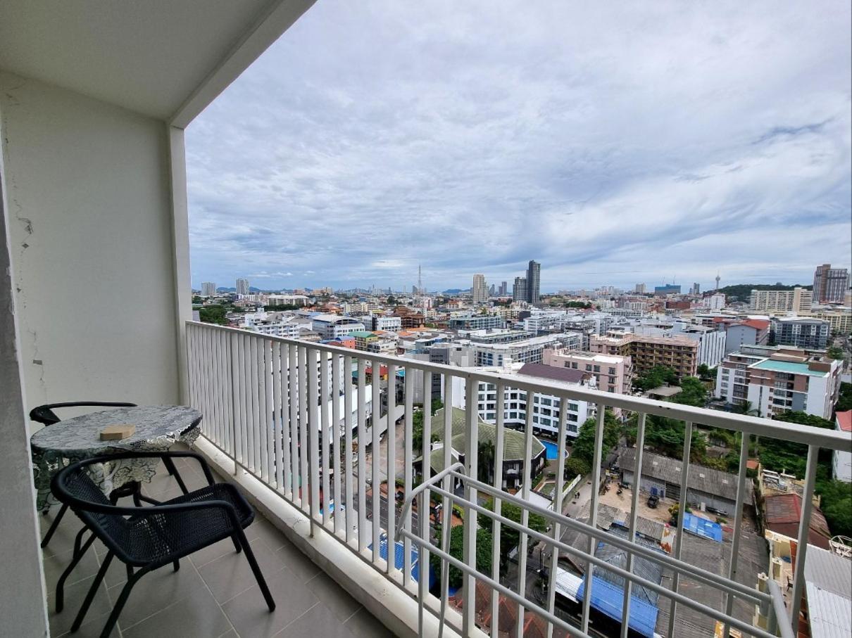 The Base Condo Center Of Pattaya Rooftop Swimming Pool Bagian luar foto