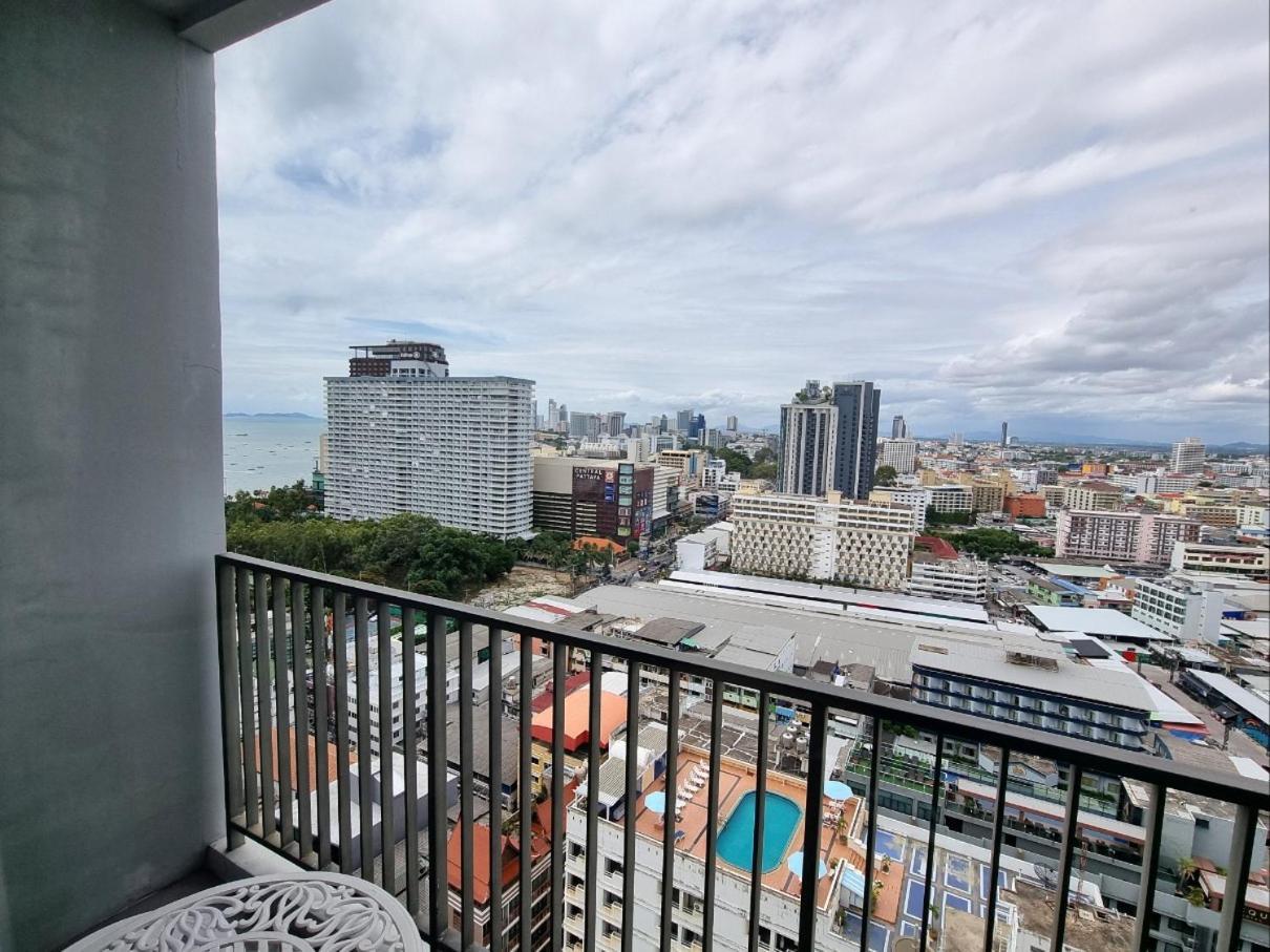 The Base Condo Center Of Pattaya Rooftop Swimming Pool Bagian luar foto