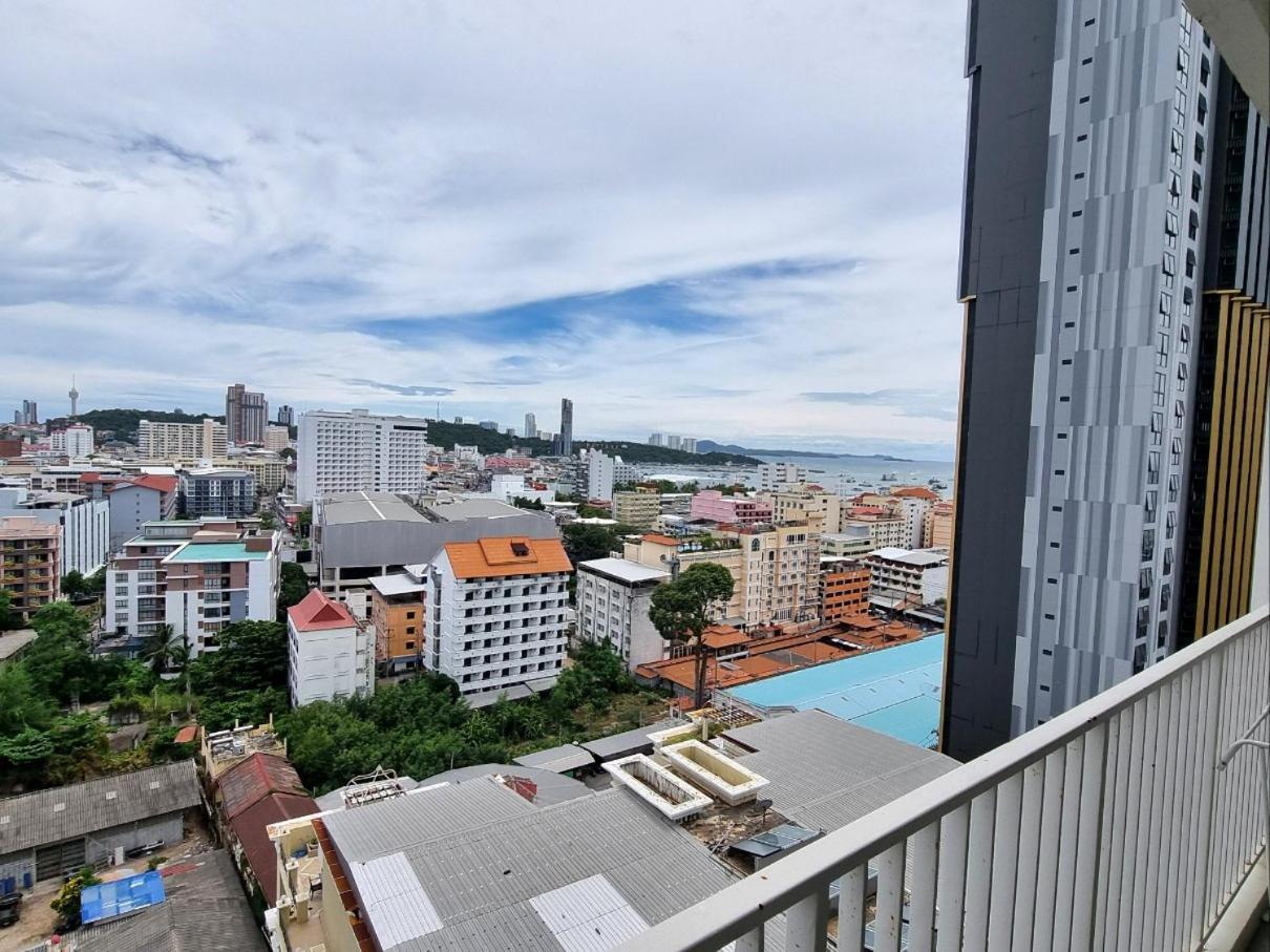 The Base Condo Center Of Pattaya Rooftop Swimming Pool Bagian luar foto