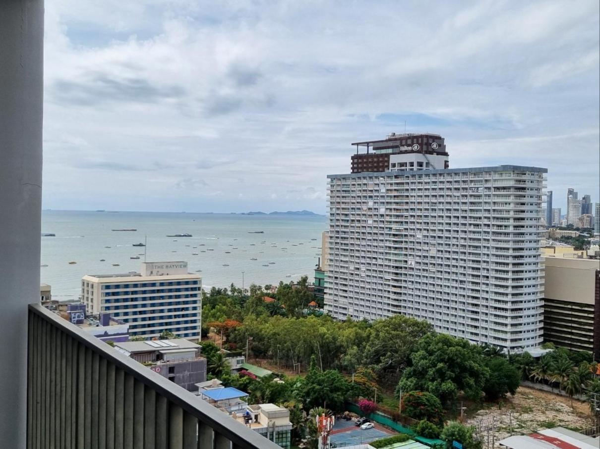 The Base Condo Center Of Pattaya Rooftop Swimming Pool Bagian luar foto